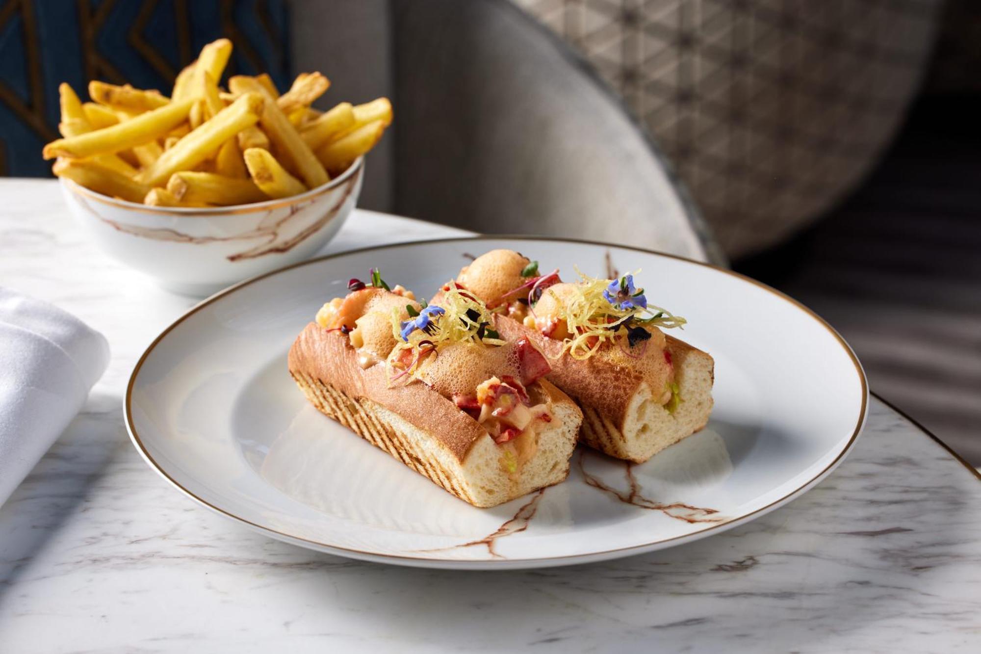 Jumeirah Emirates Towers Dubai Exterior photo Lobster roll