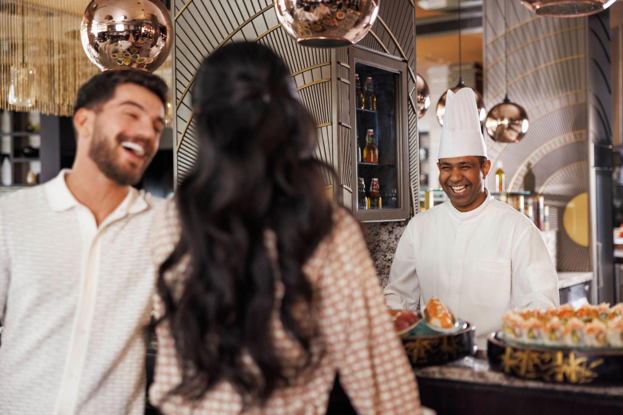 Jumeirah Emirates Towers Dubai Exterior photo Chef at work