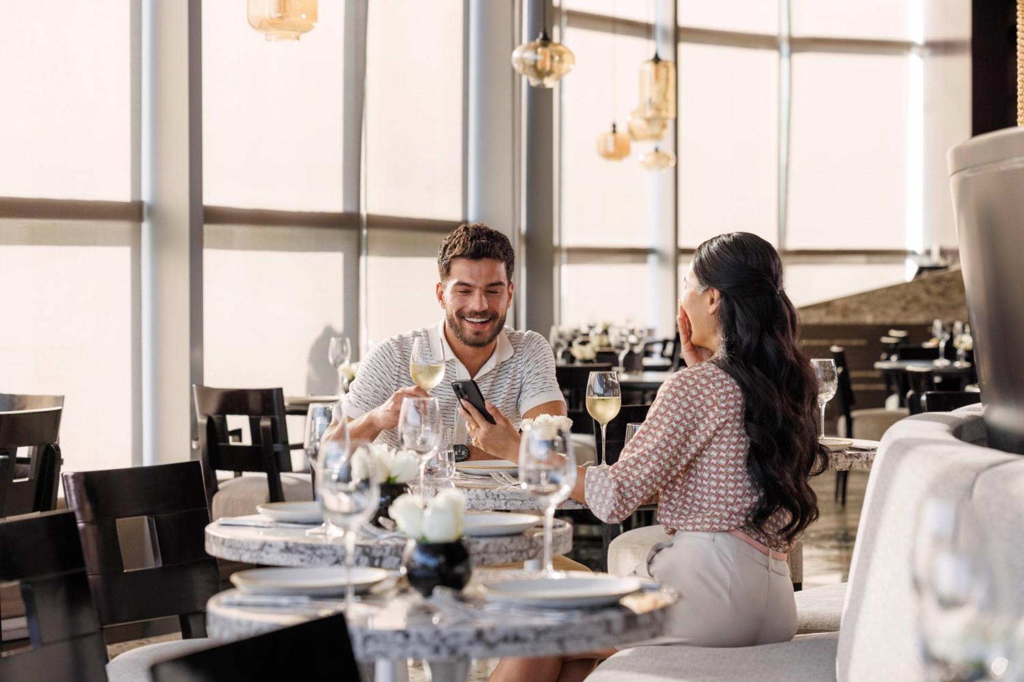Jumeirah Emirates Towers Dubai Exterior photo The restaurant