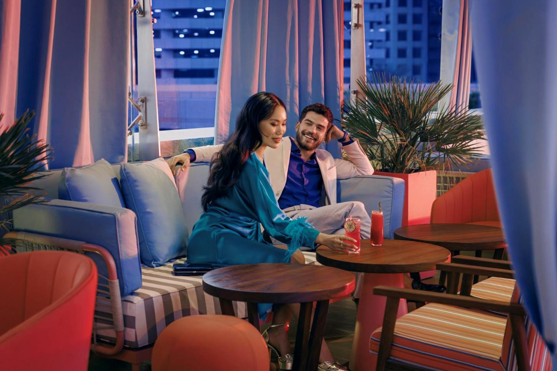 Jumeirah Emirates Towers Dubai Exterior photo The Sky Bar
