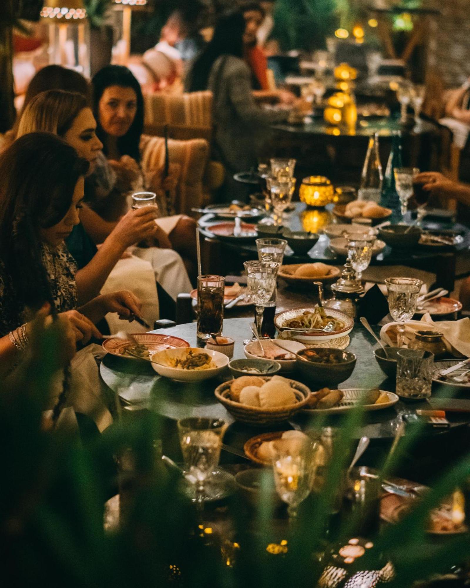 Jumeirah Emirates Towers Dubai Exterior photo A dinner party