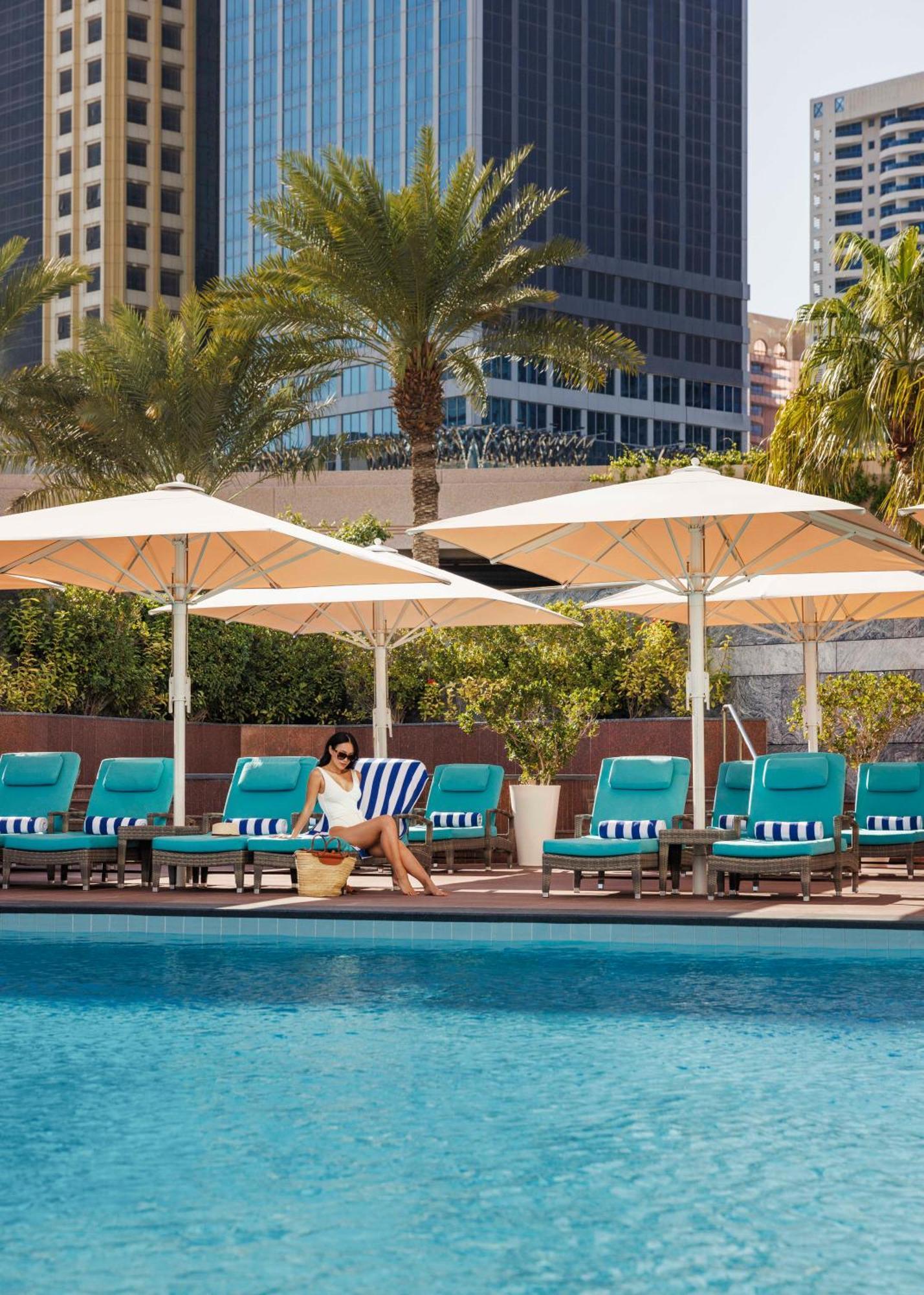 Jumeirah Emirates Towers Dubai Exterior photo The pool at the Westin