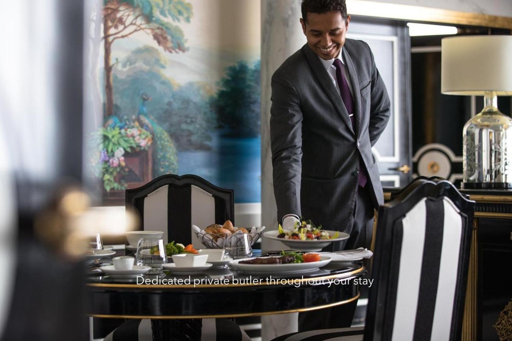 Jumeirah Emirates Towers Dubai Room photo A butler at the Taj Mahal Palace, Mumbai, India