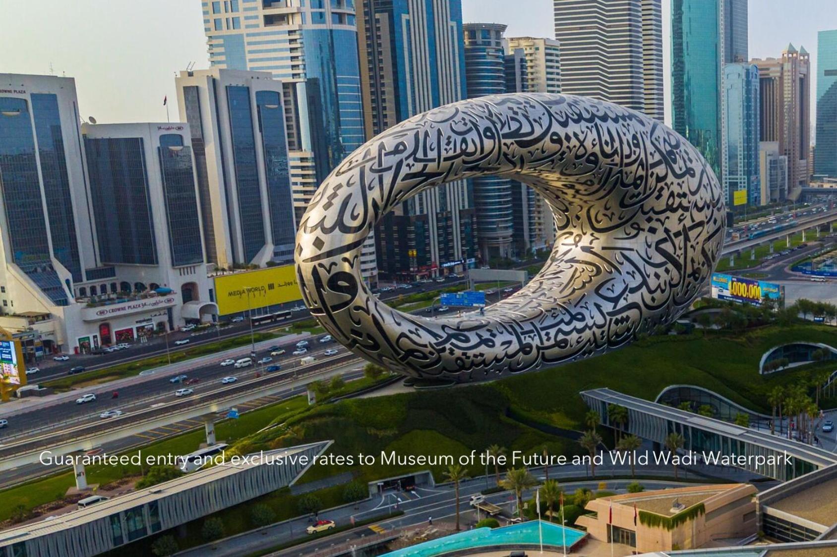 Jumeirah Emirates Towers Dubai Exterior photo