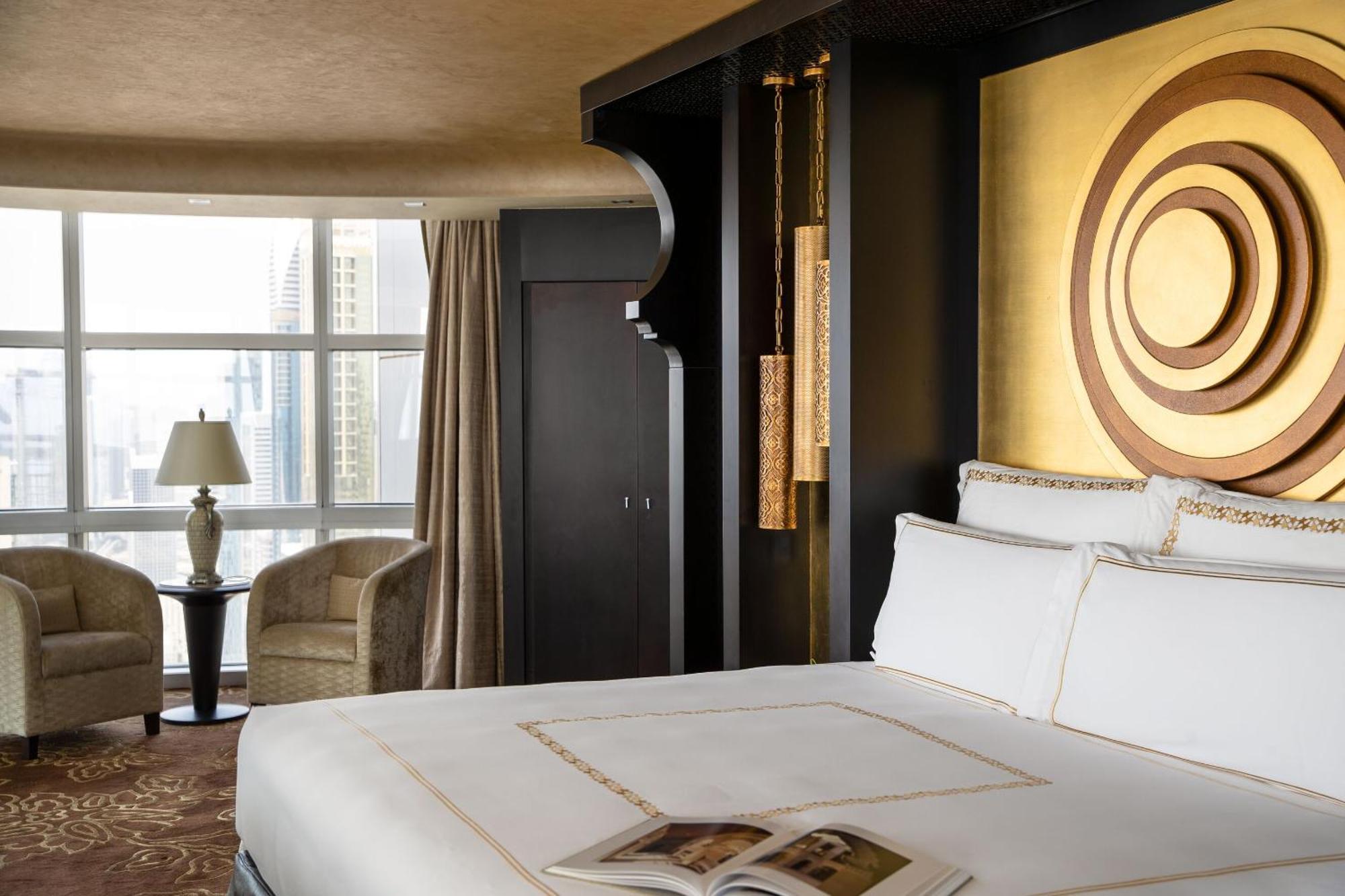 Jumeirah Emirates Towers Dubai Room photo A bedroom at the Ritz-Carlton, Dubai