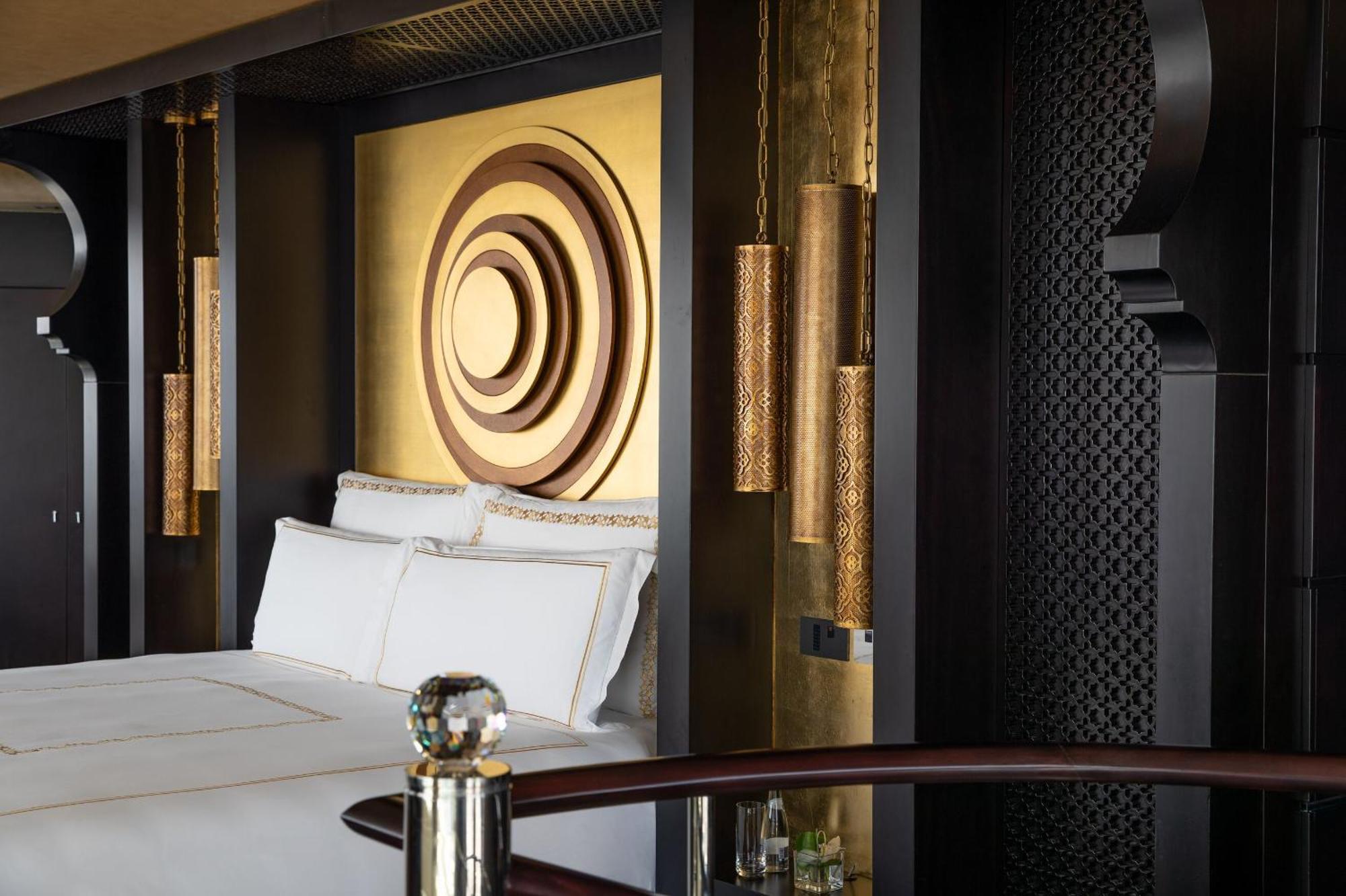 Jumeirah Emirates Towers Dubai Room photo A bedroom at the hotel