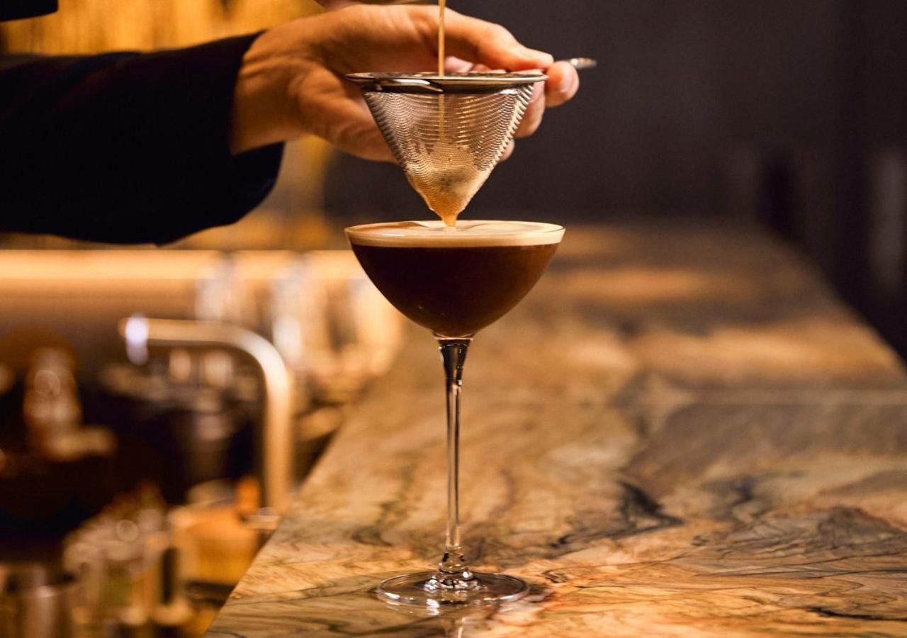 Jumeirah Emirates Towers Dubai Exterior photo Espresso martini